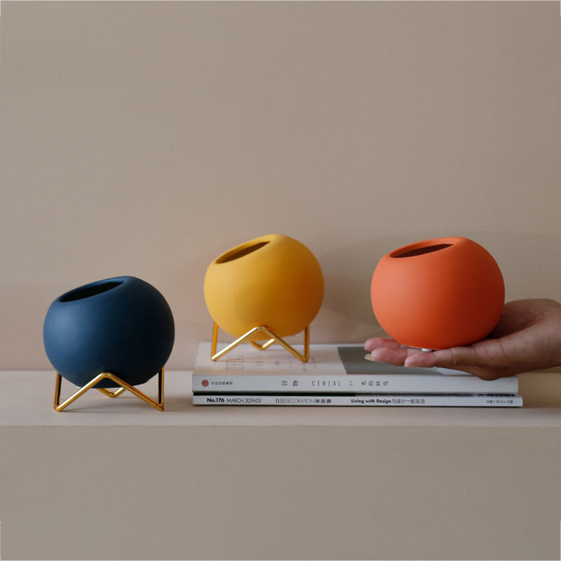 Scandinavian Orb Ceramic And Iron Frame Floret